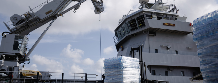 Dutch Navy Ship Delivers 220,000 Liters of Water to Earthquake-Hit Venezuela