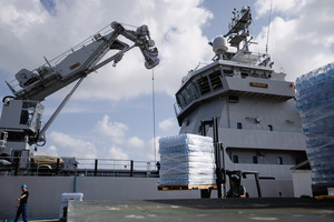  Zr.Ms. Pelikaan ta transporta 220.000 liter di awa pa Venezuela