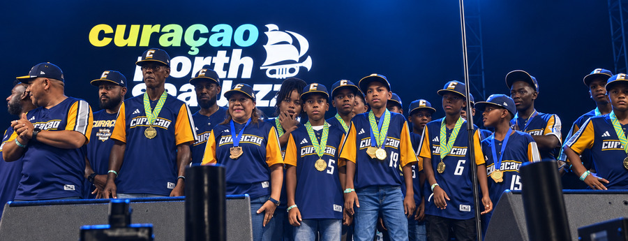 Gregory Elias Honors Little League World Champions at Curaçao North Sea Jazz