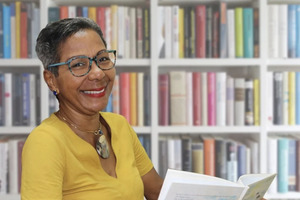 Olga Buckley entre 12 proyecto Caribeño cu ta haya sosten literario Hulandes