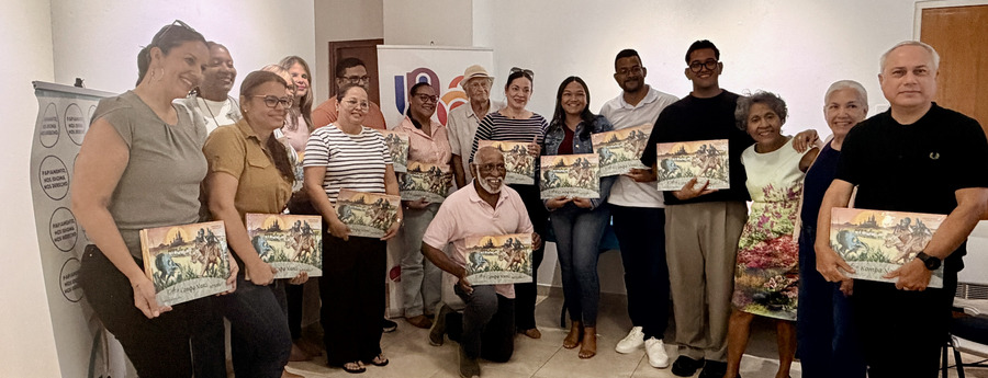 Fundacion Lanta Papiamento Distributes New Books to Language Teachers
