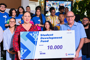 SETAR: Orguyoso di contribui na e Student Development Fund di Universidad di Aruba pa di 5 aña consecutivo