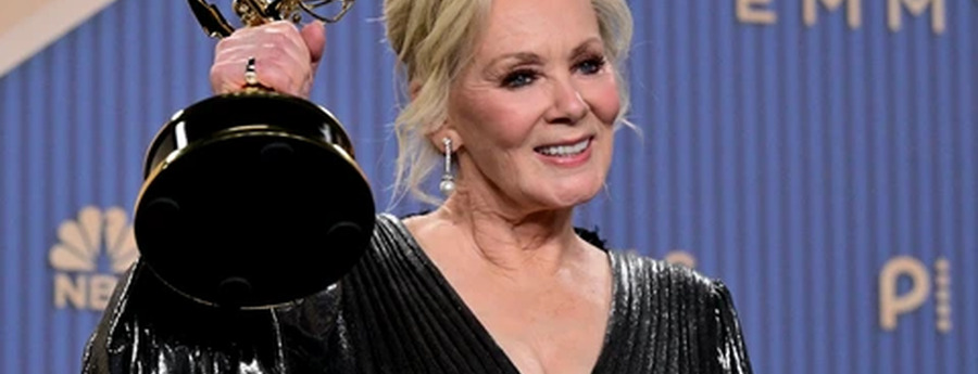 Jean Smart ta haci historia cu cinco Emmy consecutivo