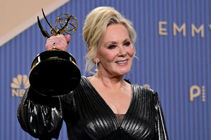 Jean Smart ta haci historia cu cinco Emmy consecutivo