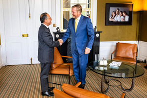  Gobernador Boekhoudt ricibi pa Rey Willem-Alexander na Huis ten Bosch