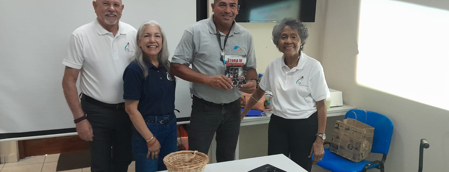 Fundacion Lanta Papiamento brings language history lesson to Playa Linda staff