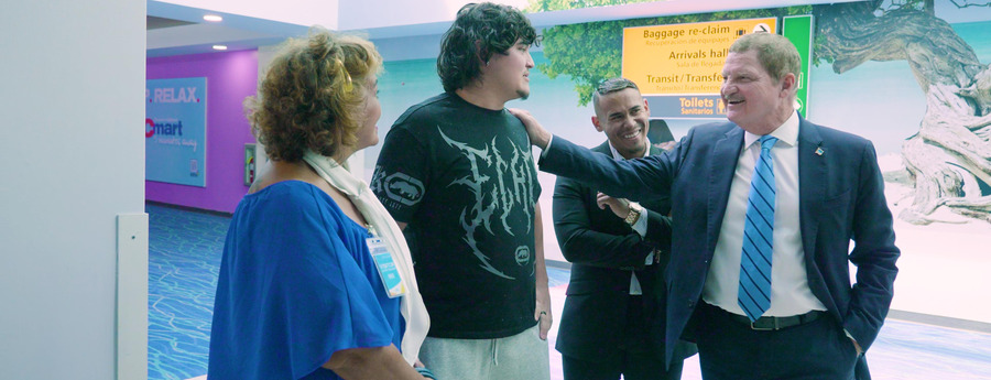 Emilio Returns to Aruba With Prosthetic Leg After Specialized Treatment
