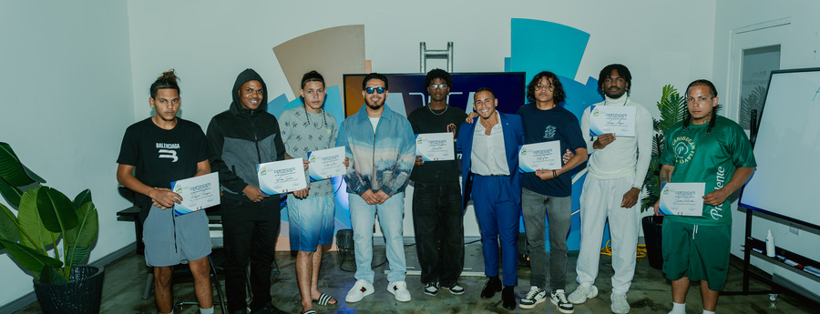 Proyecto AWE Certifies 11 Young Arubans in Barbering Program