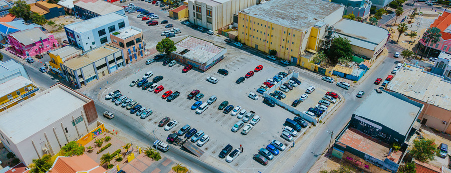 Gobierno kier bin cu parkeergarage di 4 piso cu vivienda y oficina den centro di Oranjestad