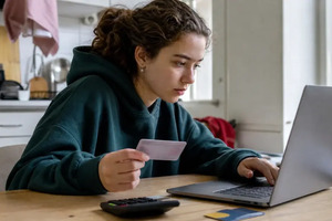 DUO: Rente op studieschuld stijgt in 2027 en kan oud-studenten uit Aruba raken
