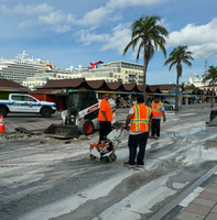 Gebarsten waterleiding op L.G. Smith Boulevard veroorzaakt omleiding; asfaltwerk volgt in weekend