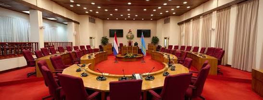 Parlamento ta convoca reunion na ultimo momento den medio di tension riba salario minimo