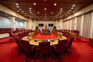 Parlamento ta convoca reunion na ultimo momento den medio di tension riba salario minimo
