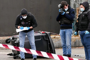 Un morto y cuater herido den tiroteo cerca di Paris