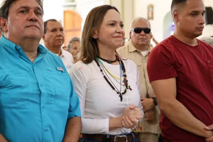  Machado ta regresa Venezuela; presion pa eleccion ta aumenta