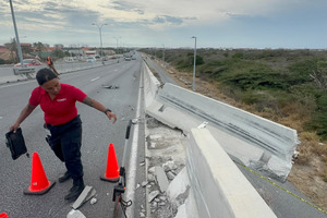 Accidente di trafico serio riba Watty Vos Boulevard, ta laga hopi destruccion y trafico mal pega